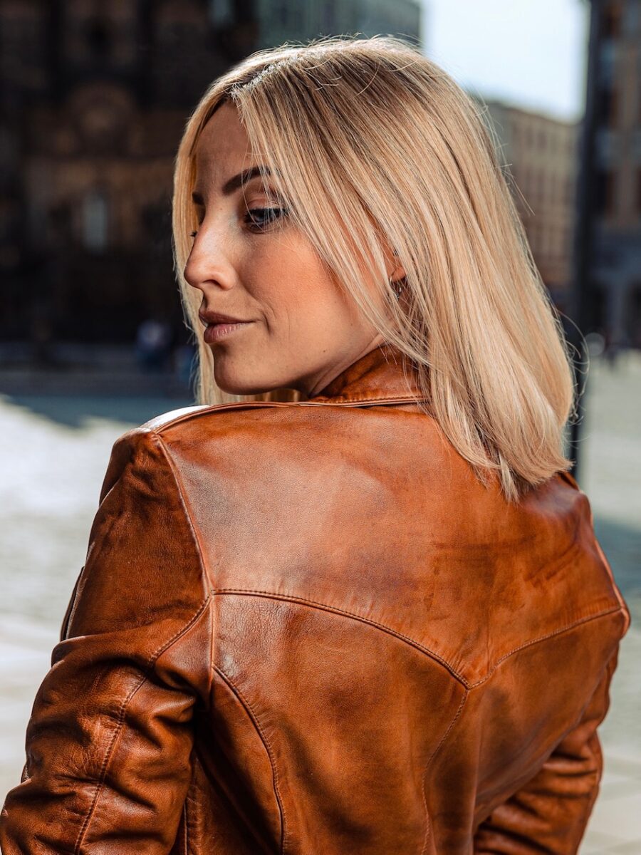 Aurelie Brownish Cognac – Dámský Kožený Křivák Koňakový - Obrázek 3