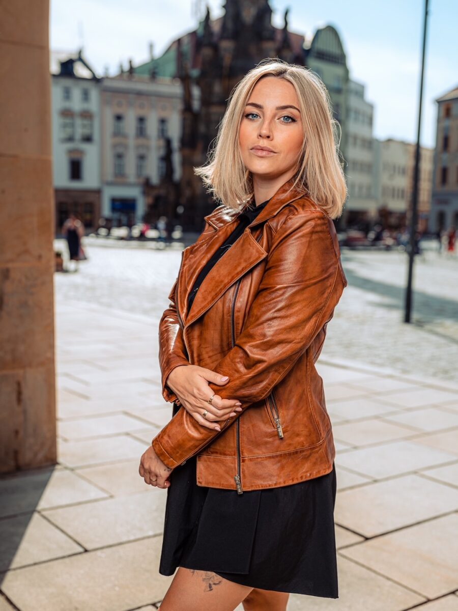 Aurelie Brownish Cognac – Dámský Kožený Křivák Koňakový - Obrázek 10