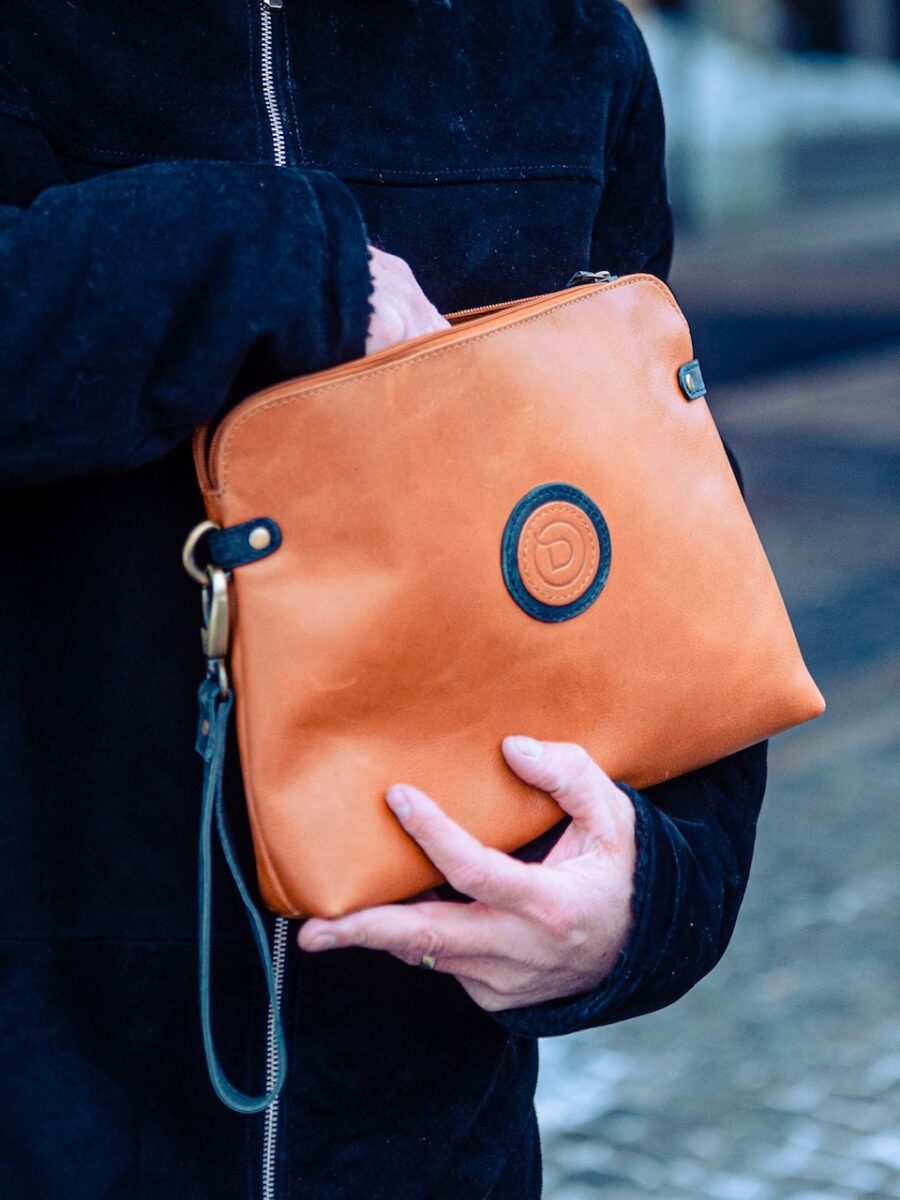 kožená složka na doklady koňaková