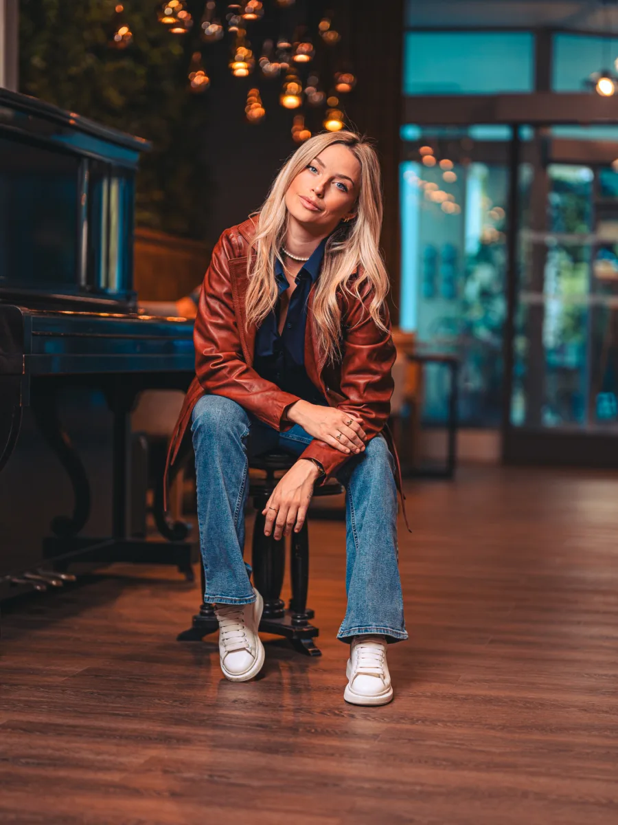 Paola Bordeaux – Kožený kabátek s páskem a knoflíky - Obrázek 2