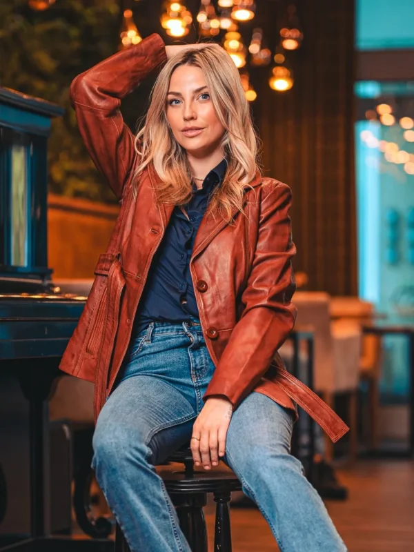 Paola Brown – Kožený kabátek s páskem a knoflíky