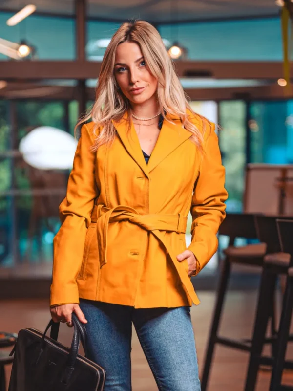 Paola Yellow - kožený kabátek s páskem