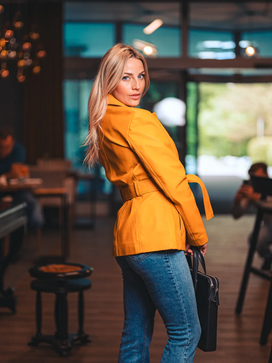 Paola Yellow – Kožený kabátek s páskem a knoflíky - Obrázek 3