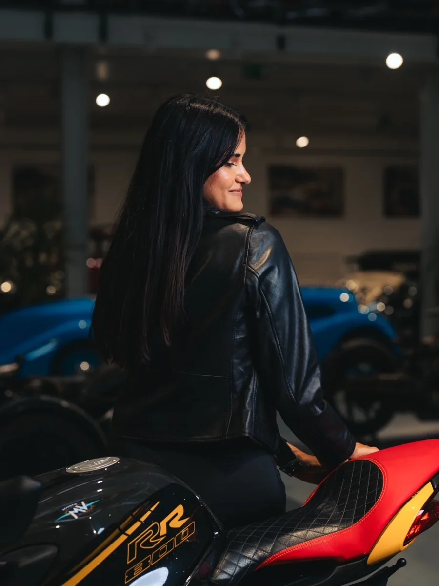 Amy Black – dámský kožený křivák černý - Obrázek 5