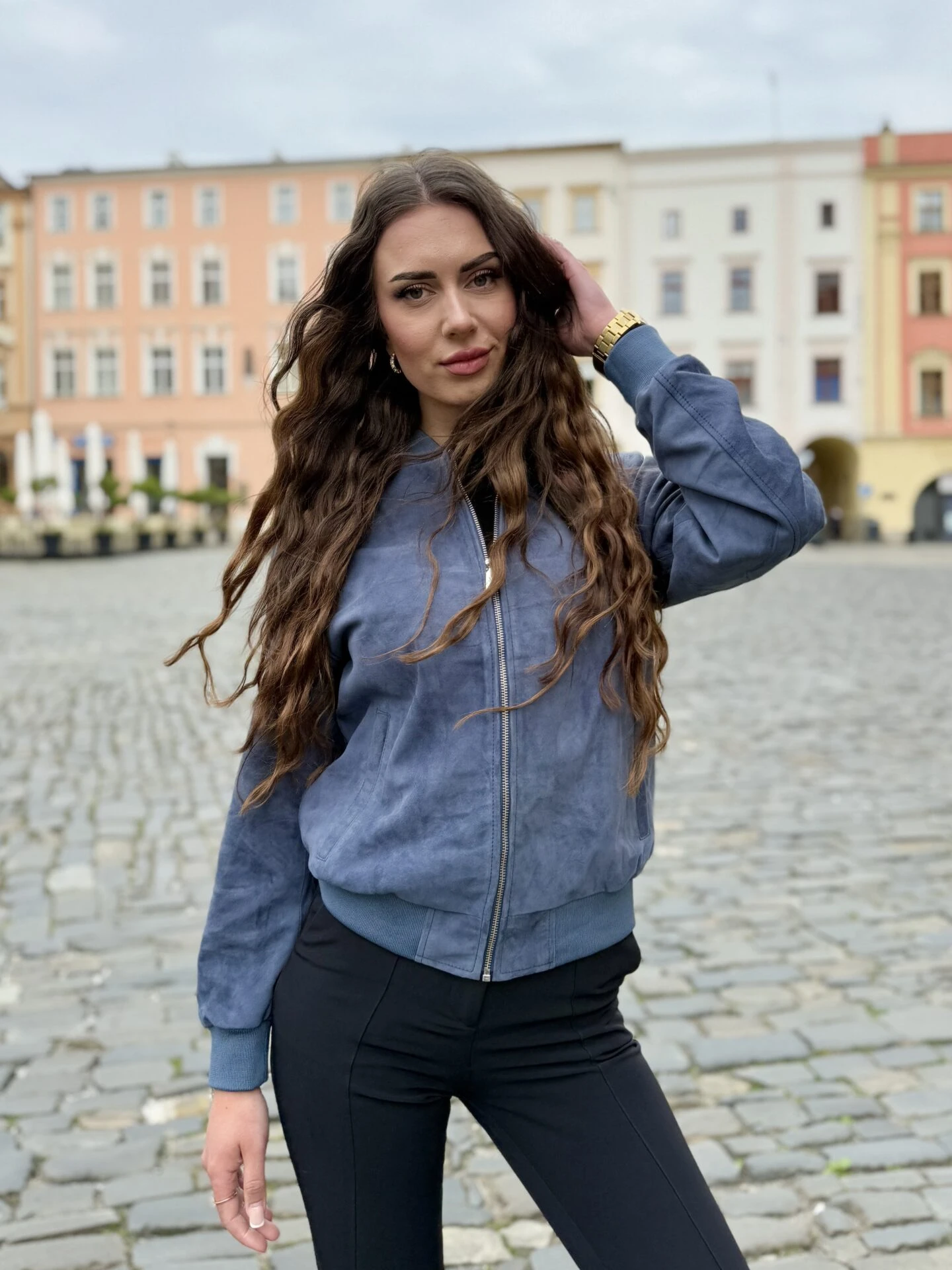 IMG_1431 Laila Blue Suede Bomber – Dámský modrý semišový bomber