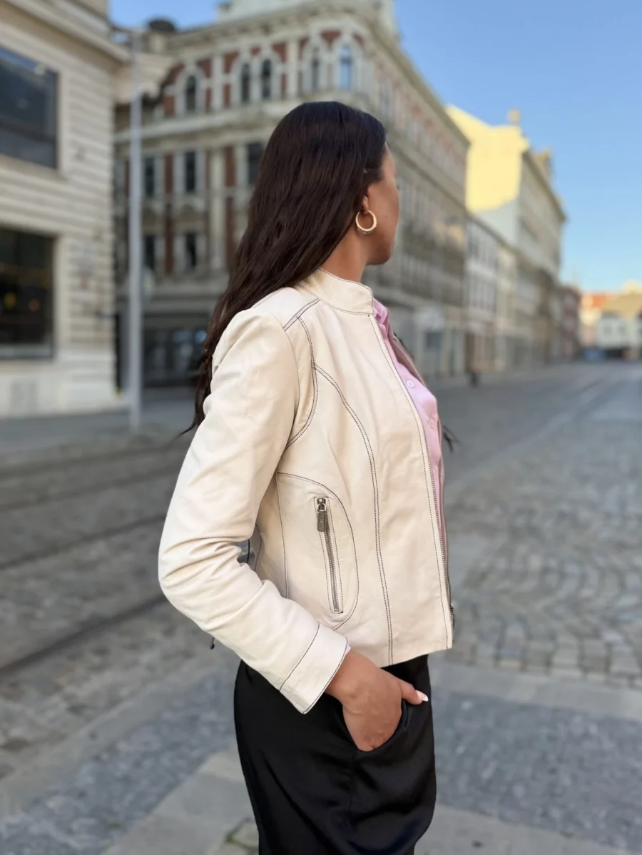 Becca White With Black Sewing 2.0. Short– Dámská kožená bunda bílá s černým prošitím - Obrázek 4