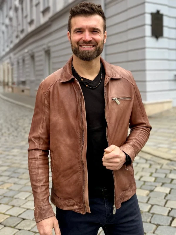 kožená bunda s límcem kaštanová barva