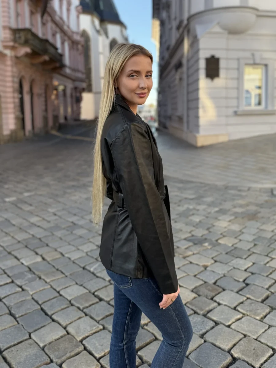 Paola Black – Kožený Černý kabátek s páskem a knoflíky - Obrázek 4