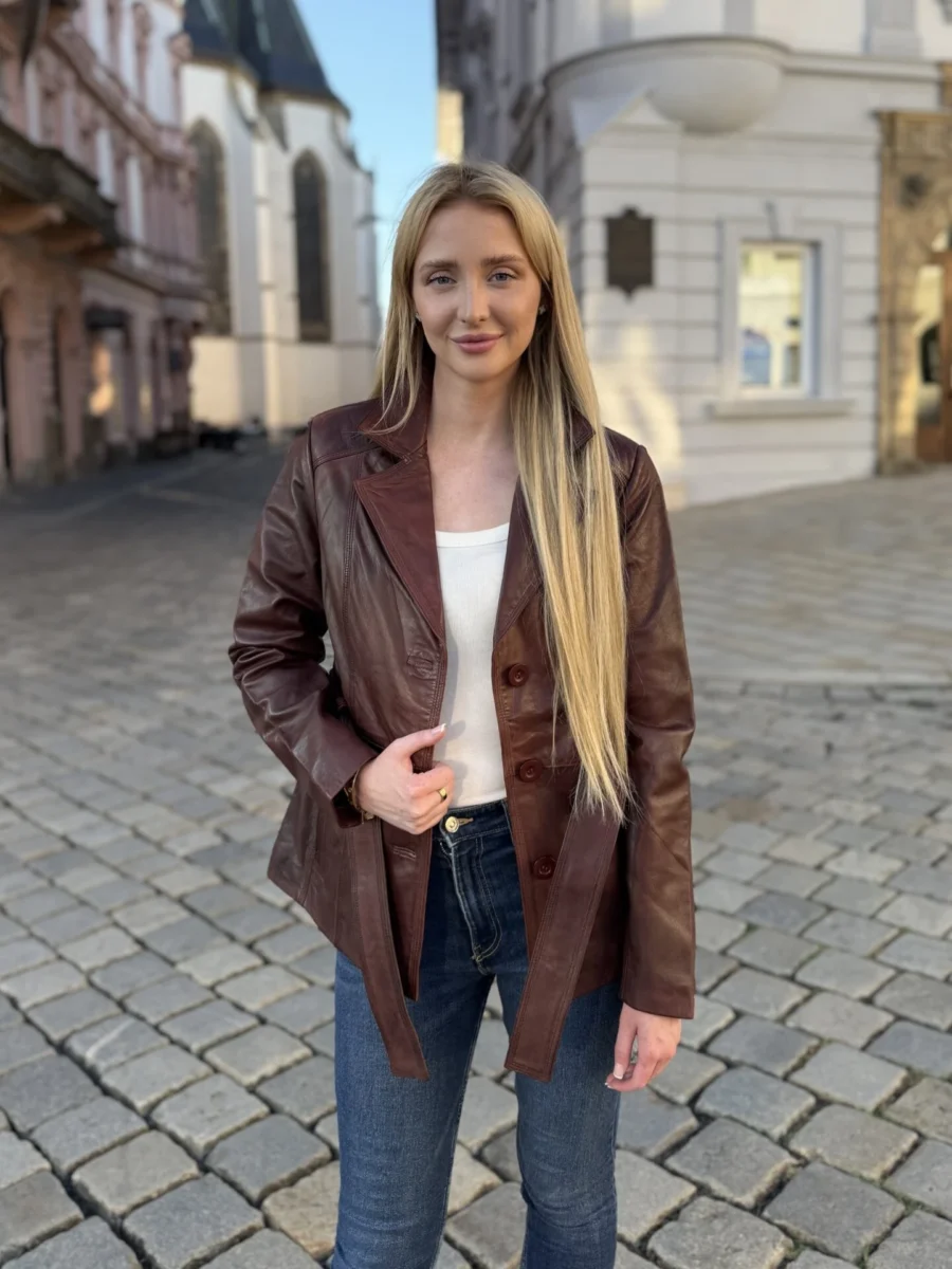 Paola Brown – Kožený hnědý kabátek s páskem a knoflíky - Obrázek 3