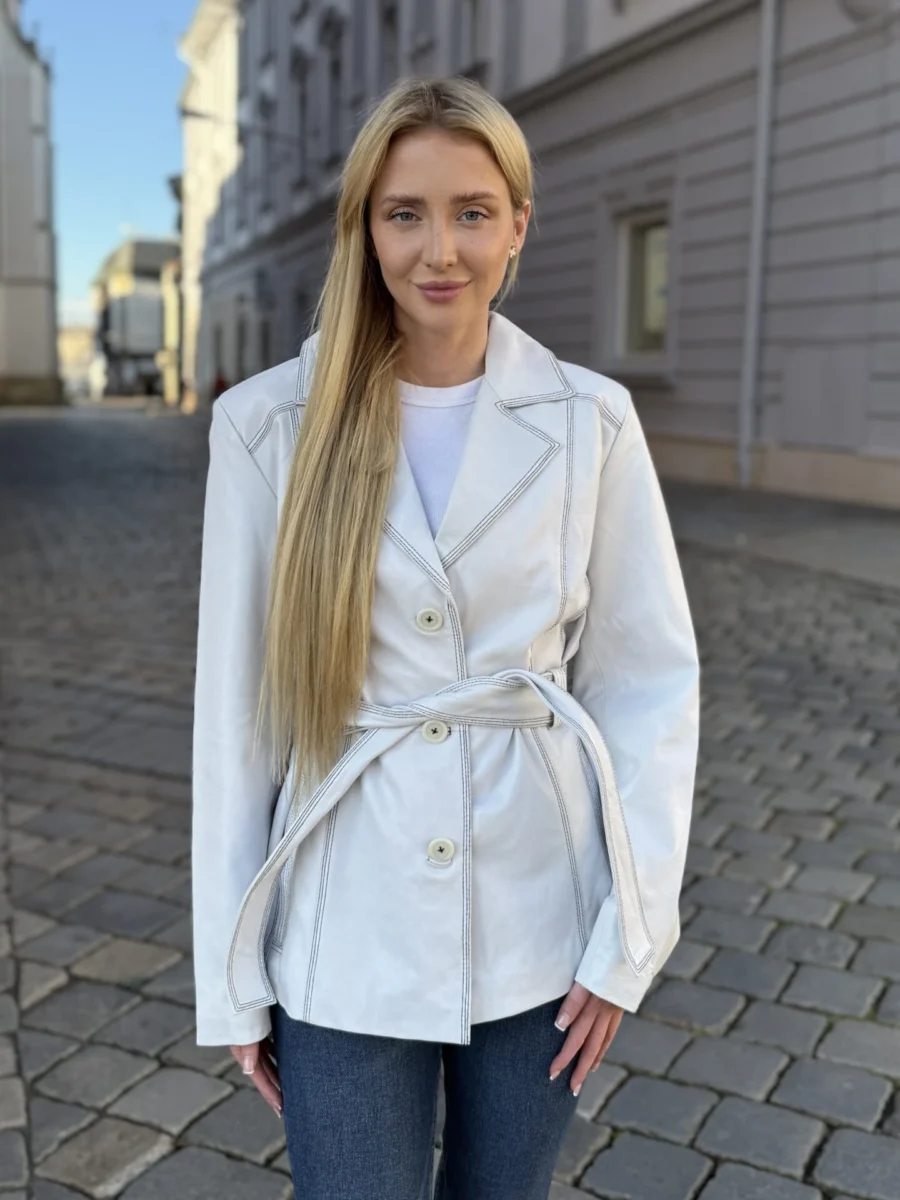Paola White With Black Sewing – Kožený bílý kabátek s páskem a knoflíky - Obrázek 3