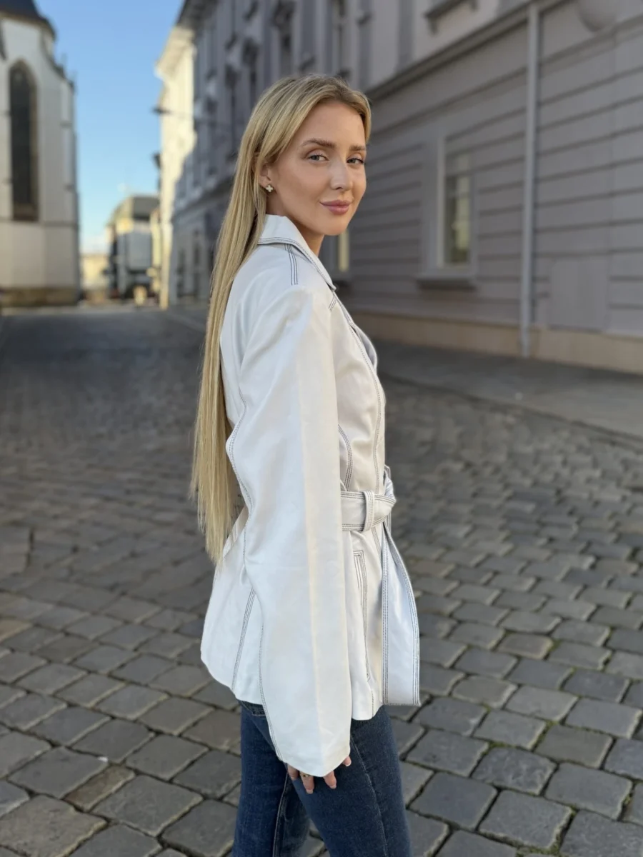 Paola White With Black Sewing – Kožený bílý kabátek s páskem a knoflíky - Obrázek 4