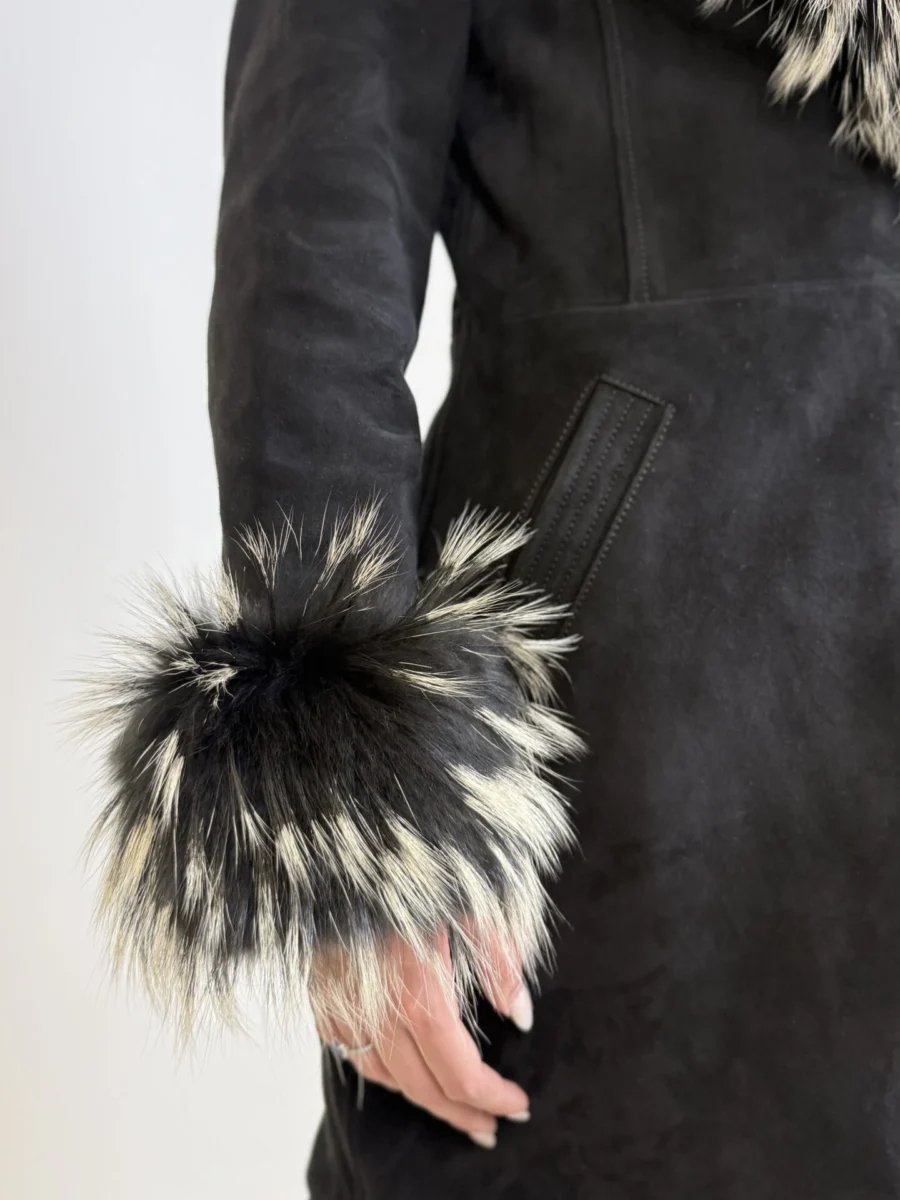 Helsinky Racoon Fur Coat - Dámský kožich s mývalí kožešinou černá  - Obrázek 10