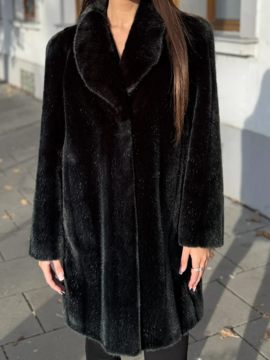 Černý kožich se zeleným odleskem Valentina - Kožešnictví Hlinsko - Obrázek 2