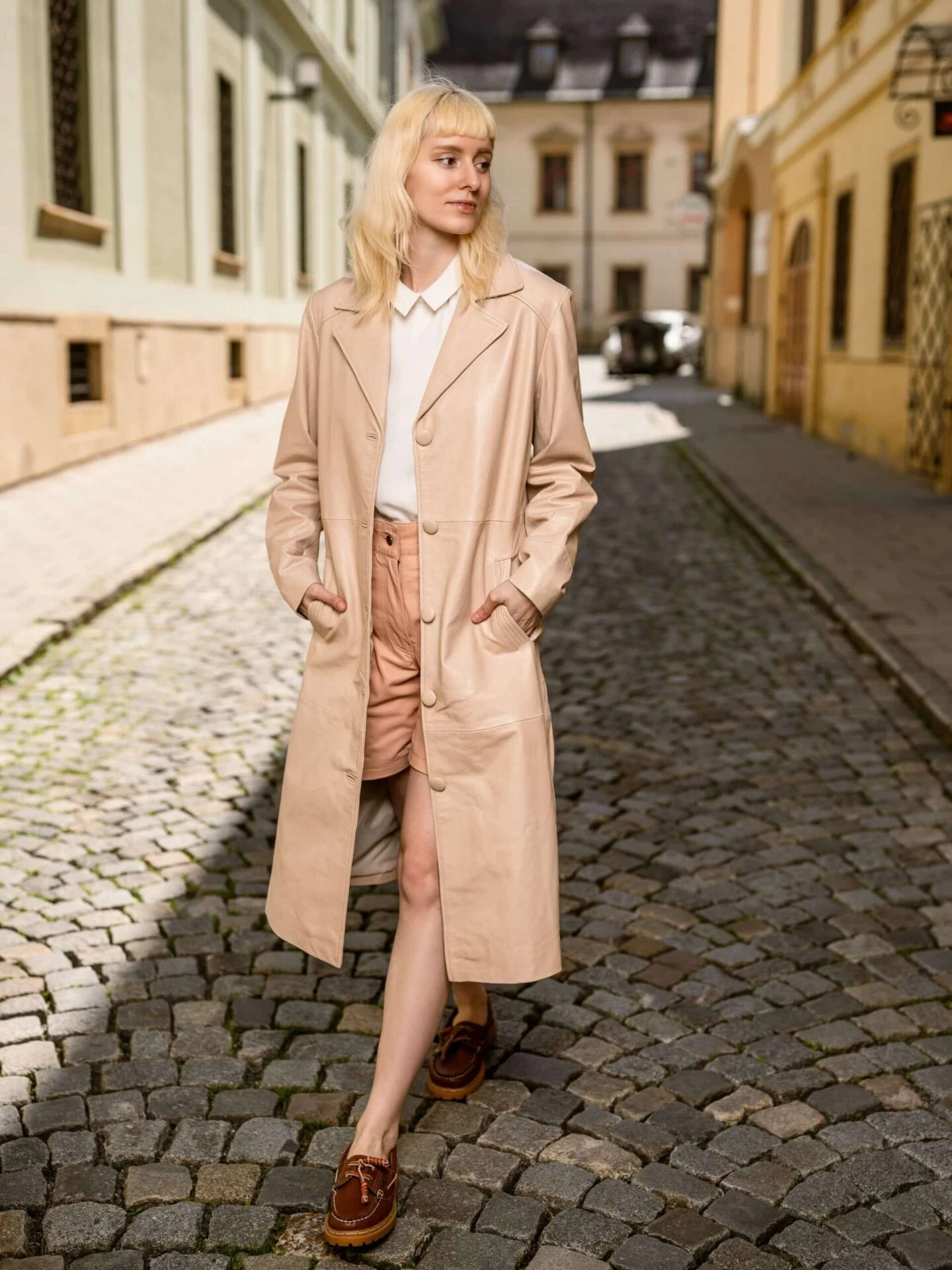 DSC00345-Edit-scaled Bohemica Beige- Kožený kabát s knoflíky - Obrázek 1